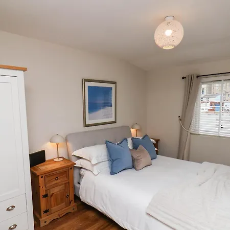 One Abbey Court Apartment *
