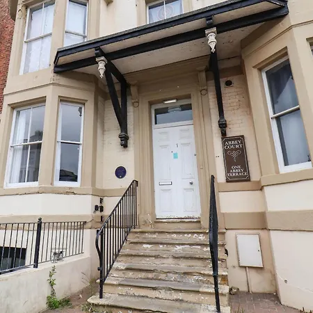 Apartment One Abbey Court *
